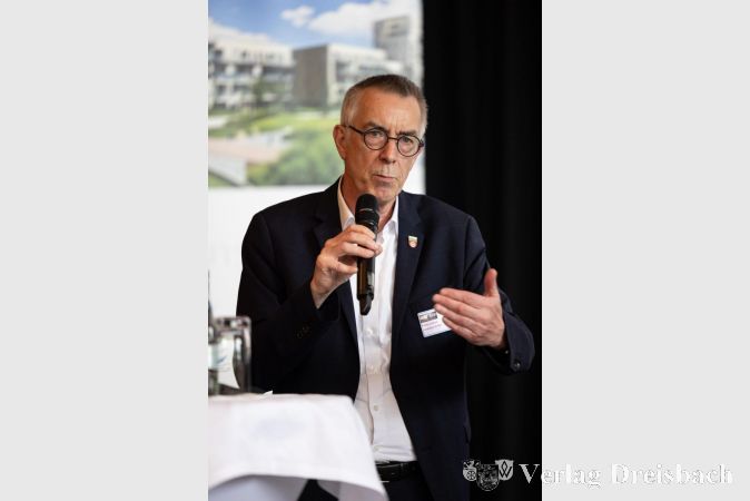 Jirasek stellte das Projekt Raiffeisenstraße ausführlich vor.