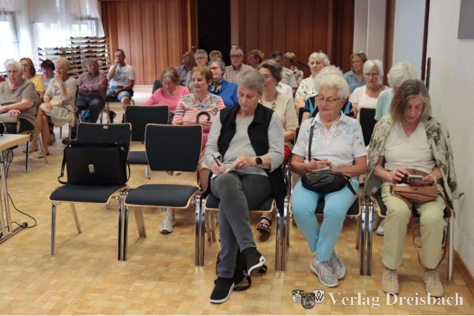 Über 60 Besucherinnen und Besucher kamen zur Informationsveranstaltung ins Rat- und Bürgerhaus.