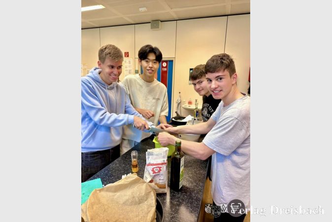 Auch Theo, Yechan, David und Max werkelten fleißig an römischen Gerichten.