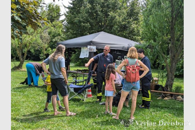 Die Rettungshundestaffel der Freiwilligen Feuerwehr Nauheim stand den Besucherinnen und Besuchern gerne Rede und Antwort.