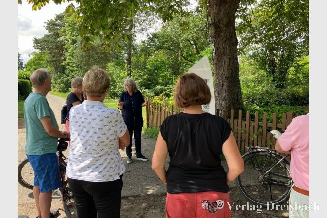 Gedenkstättenleiterin Cornelia Rühlig lieferte viele Informationen zum ehemaligen KZ-Außenlager.