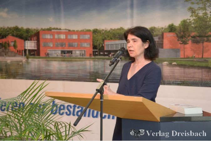 Die Schulleiterin der Konrad-Adenauer-Schule Dr. Julia Klippel.