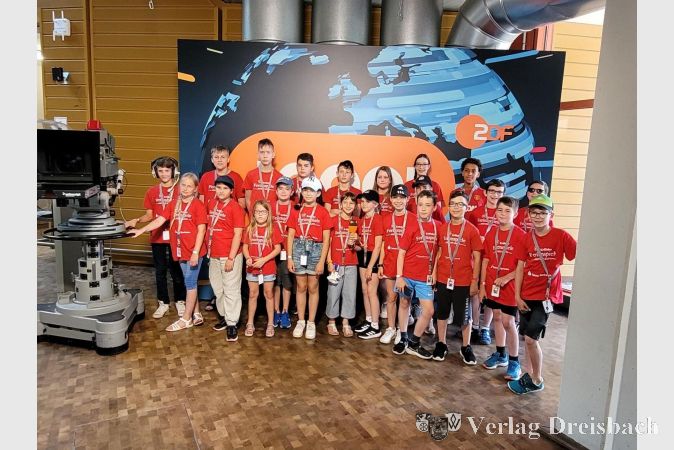 Gruppenbild der Krifteler Ferienspieler im ZDF-Sendezentrum.