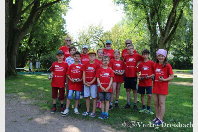 Gruppenfoto von den Kindern beim Pétanque Club.