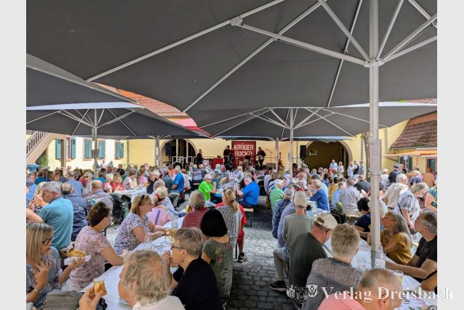 Über 300 Zuschauerinnen und Zuschauer pilgerten zum Konzert in den Alten Posthof.