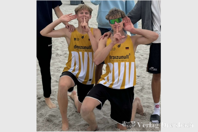 Jorris Müller (rechts) belegte mit seinem Partner Jesse Graves bei der U19-Beach-DM den 7. Platz.