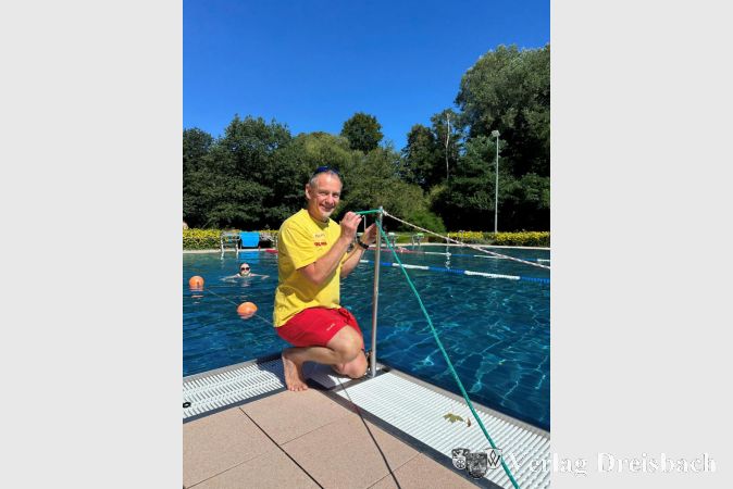 Markus Bräuning, seit stolzen 42 Jahren bei der DLRG, und sein Helferteam sind das Betreuungsteam am Ferienspieletag.
