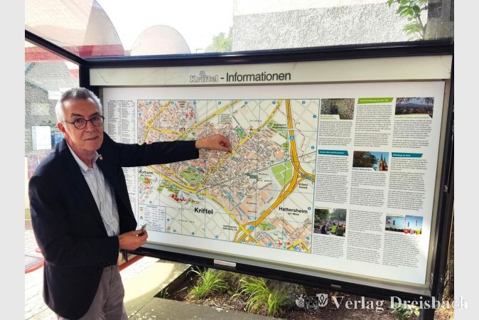 Ortspläne „für die Handtasche“ kann man im Rathaus-Foyer finden beziehungsweise im Bürgerservice bekommen.