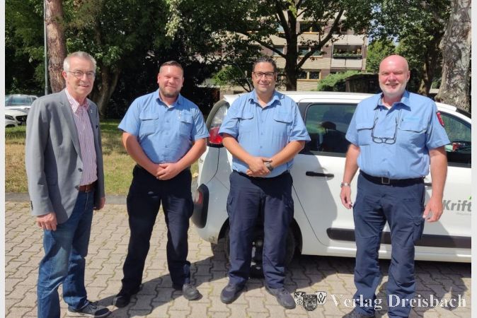 Der Erste Beigeordnete mit dem Team der Ordnungspolizei (v. li.) Sven Müller-Nicolai, Said Ramdani und Stefan Lörsch.