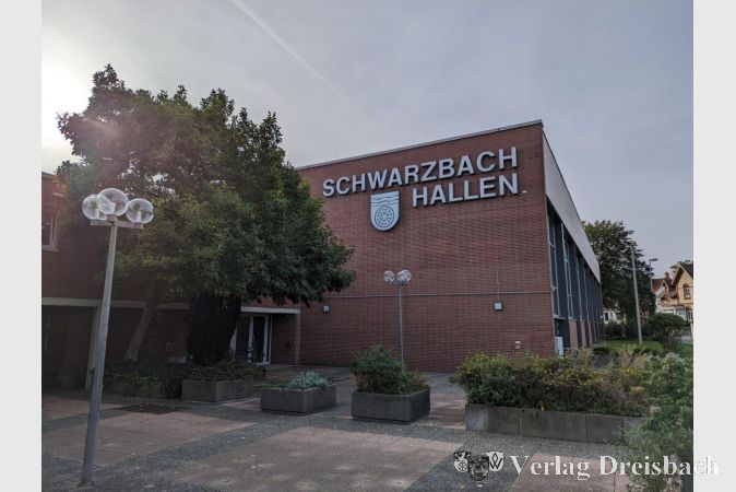 Die Sanierung der Schwarzbachhallen wird in Kürze beginnen und soll im Herbst nächsten Jahres abgeschlossen sein.