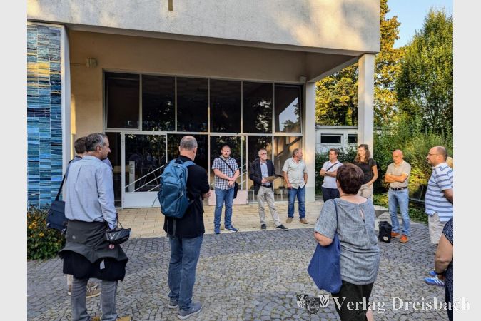 Der Planungsausschuss fand sich am Montagabend zunächst auf dem Friedhof ein.