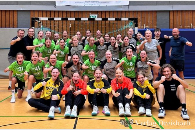Die weibliche C1-Jugend bester Laune beim Trainingslager mit Kirchhof.