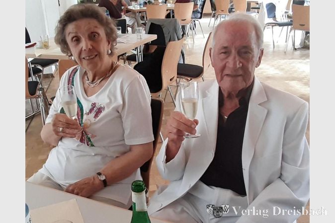 Gratulationen gingen an die beiden Stammgäste Juliane und Horst Finger zur Eisernen Hochzeit.