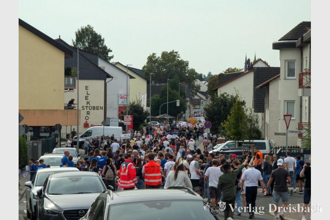 Gefühlt war zum Umzug ganz Kriftel "uff de Gass".