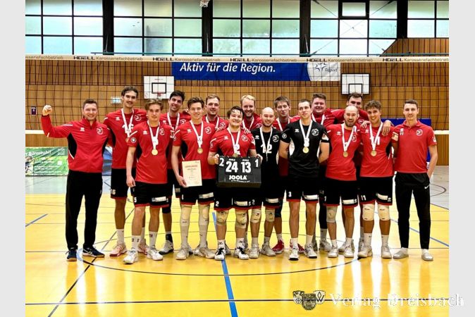 Die Spieler der TuS Kriftel freuen sich über die Goldmedaille beim Hessenpokal.