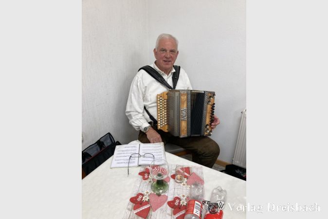 Reinhard Kandel bereicherte das Fest mit seiner Musik.