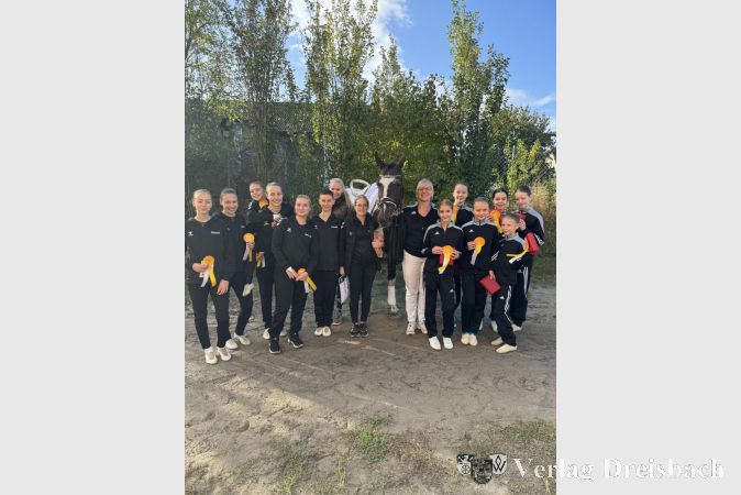 Das L-Team und Nachwuchsteam nach der Siegerehrung.