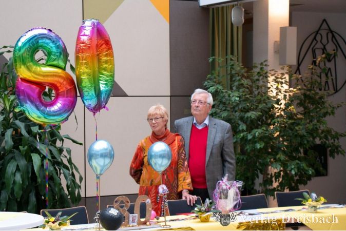 Gerhard Mantel mit Ehefrau Jannie Langeler bei der Überraschungsparty im Rat- und Bürgerhaus.