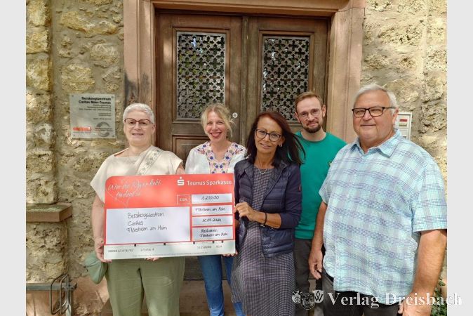 Christine von der Au (1. Vorsitzende Musikverein 1954 Flörsheim), Beraterin Verena Rhode, Ute Schuler Abteilungsleitung, Berater Jan Irmisch und Reinhold Neuhaus (Kassenwart vom Musikverein).