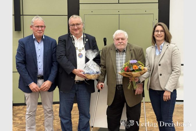 V.l.n.r.: Stadtverordnetenvorsteher Georg Reuter, Bürgermeister Klaus Schindling, Stadtrat Gerhard Neudert und Erste Stadträtin Heike Seibert.