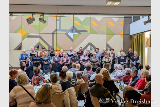 Der Männerchors des Liederkranz am vergangenen Sonntagnachmittag im Rat- und Bürgerhaus.