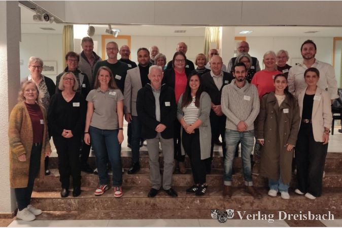 Gruppenbild der Geburtstagsgäste im Rat- und Bürgerhaus.