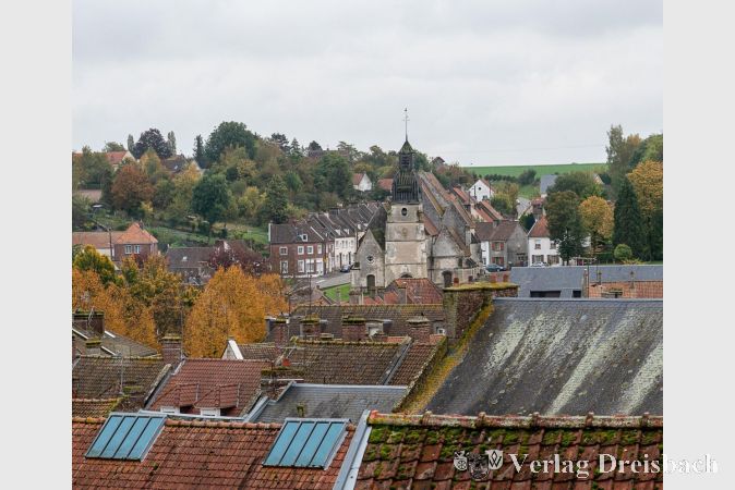 Blick über die Dächer von Airaines.