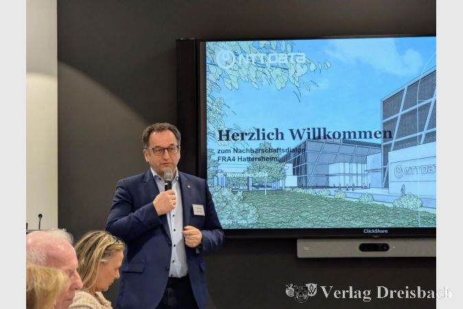Günter Eggers, Director Public der NTT Global Data Centers EMEA GmbH, hieß die Hattersheimerinnen und Hattersheimer herzlich willkommen.