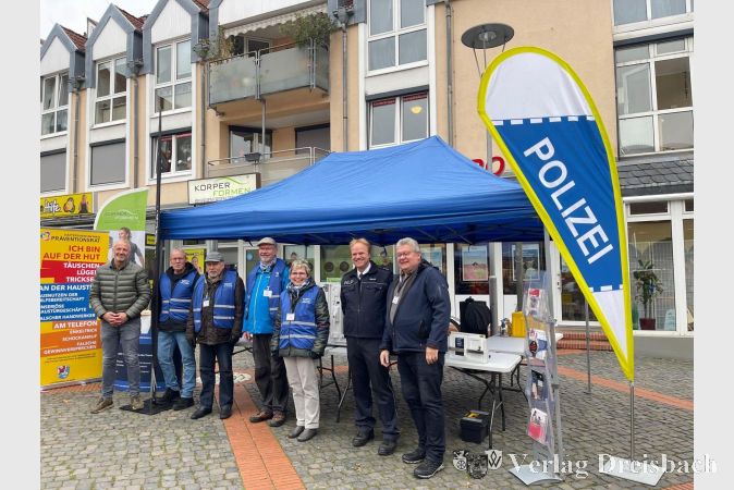 Senioren-Sicherheitsberatung auf dem Hattersheimer Wochenmarkt.