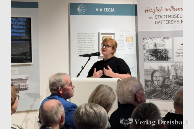 Anja Pinkowsky vom Hattersheimer Stadtarchiv vermittelte in ihrer Rede, wie man mit historischen Ereignissen umgehen sollte, damit sich daraus ein gesundes Verantwortungbewusstsein des Einzelnen entwickelt.