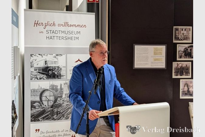 Stadtverordnetenvorsteher Georg Reuter begrüßte das Publikum im Stadtmuseum.