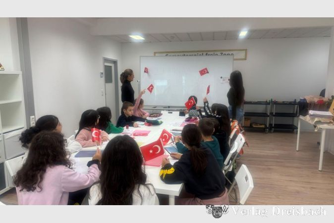 Fatma Gencer leitet den Kurs „Türkisch als Muttersprache“.