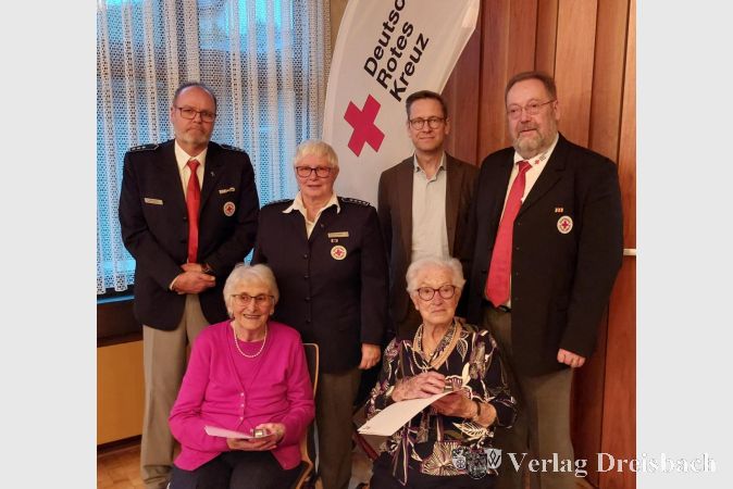 V.l.n.r.: Stellvertretender Bereitschaftsleiter Stefan Witt, Margarete Schmitt, Monika Beisheim, Bereitschaftsleiterin
Justiziar KV Main-Taunus Georg Melzer, Rosel Eberth und Markus Schullenberg, Vorsitzender OV Kriftel.