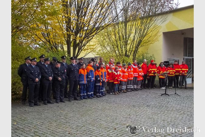 Die Delegationen von DRK, Feuerwehr, Bundeswehr und DLRG.