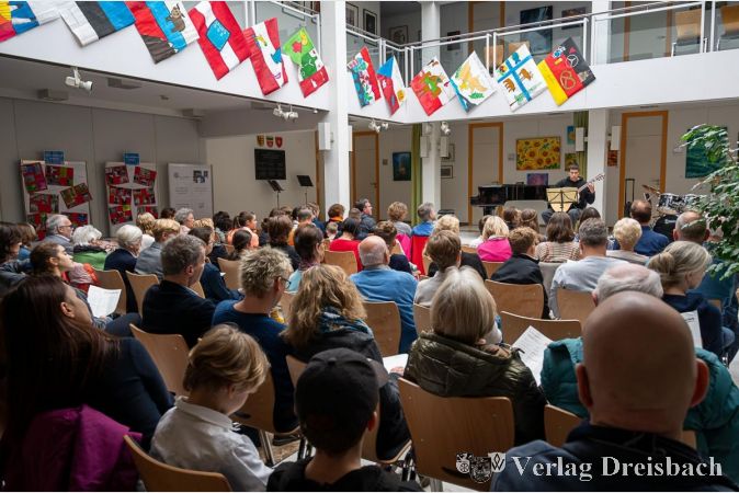 Das Foyer im Rat- und Bürgerhaus war zum Konzert komplett besetzt.