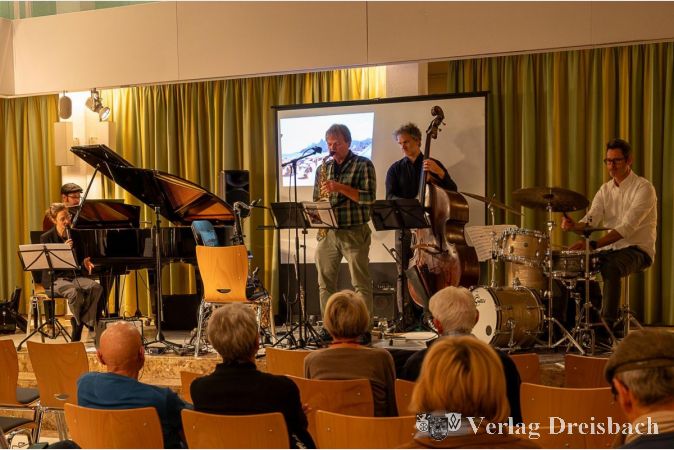 Auftritt des Axel Grote Quartetts mit Sängerin Nathalie Hoyer am vergangenen Sonntag im Rat- und Bürgerhaus.