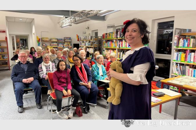 Kate Schaaf als "Schlippchen" in der Gemeindebücherei.