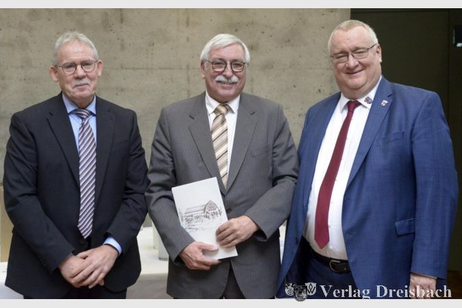 Bernd Seel wurde für 30-jährige ehrenamtliche Tätigkeit im hiesigen Stadtparlament gewürdigt und in den Ruhestand verabschiedet.