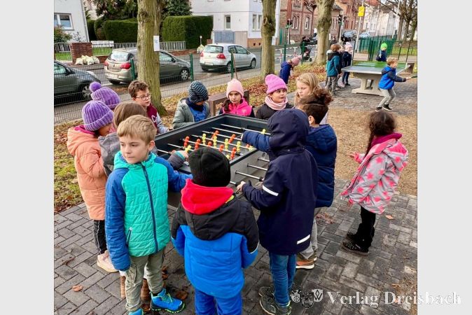 Erste Runden am Tischkicker.