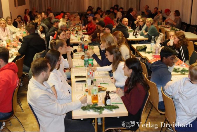 Volles Haus bei der Weihnachtsfeier der Redwings.