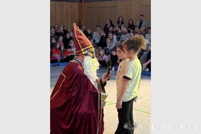 Natürlich darf bei einer Nikolausfeier auch der Nikolaus nicht fehlen.