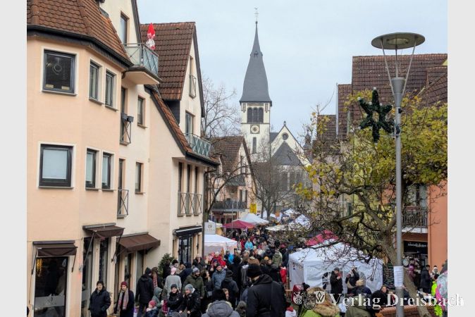 Volle Gassen überall, auch im Angesicht von St. Martinus.