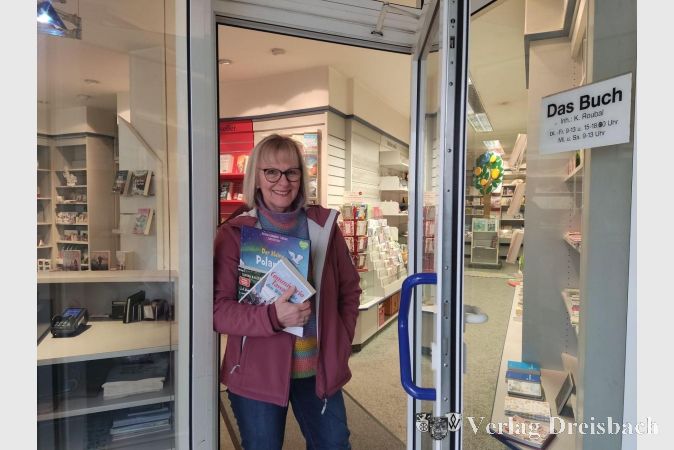 Eva-Maria Momma, die Leiterin der Gemeindebücherei, ist hochzufrieden mit dem Erfolg der Buchspendeaktion Ende 2024.