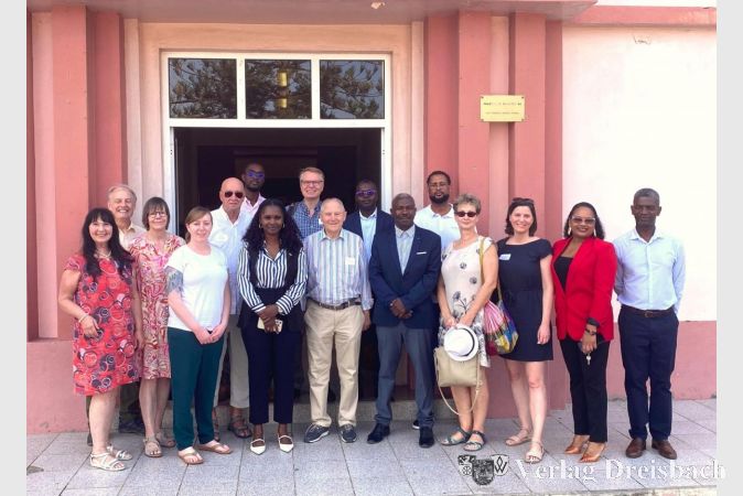 Mittig von links Bürgermeisterin Dr. Jassira Monteiro, Ehrenstadtrat Bernd Caspari, Präsident des Stadtparlaments Eurico da Moura bei der Bürgerreise Ende 2023.