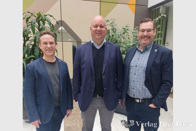 Michael Neuberger (Mitte) wurde vom Ersten Beigeordneten Martin Mohr (links) und Bürgermeister Christian Seitz (rechts) begrüßt,