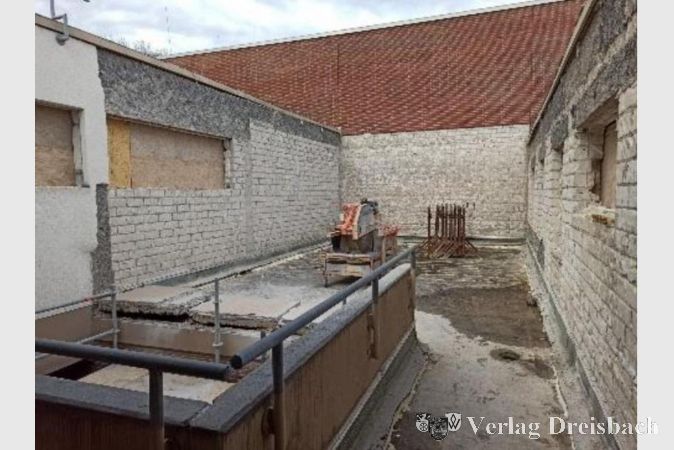 Schwarzbachhallensanierung: Ehemalige Terrasse zwischen Wohnung und Küche.