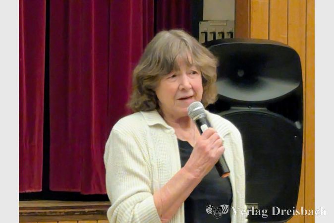 Ruth Kugelstadt-Braun vom Kulturforum Kriftel, begrüßte die vielen Zuschauerinnen und Zuschauer.