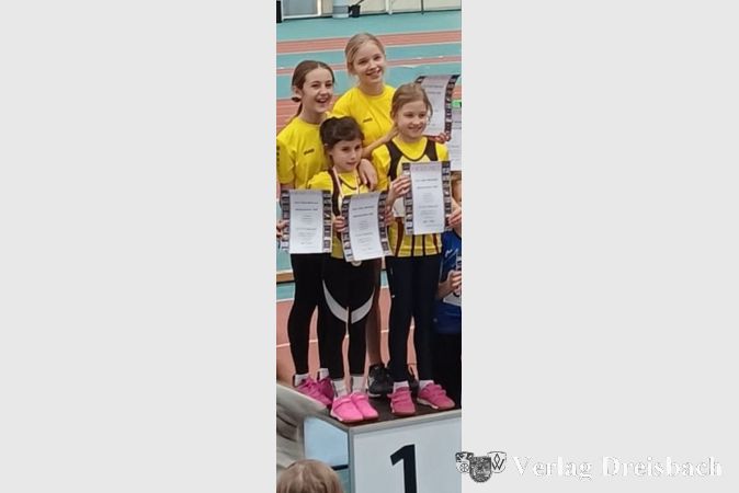 Die U12-Mädchenstaffel der SG DJK bei den Kreishallenmeisterschaften.