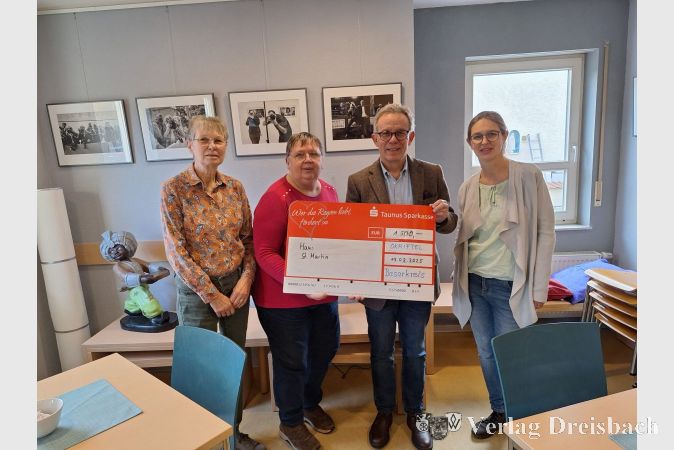 V.l.n.r.: Anke Burski, Christiane Fecher, Klaus Störch (Leiter der Einrichtung Sankt Martin) und Anne Möller (Pfarrerin).