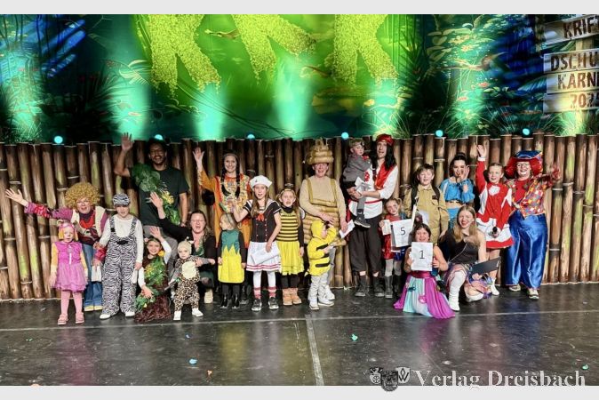 Die Gewinner des schönsten Kostüms beim Kinderkarneval.